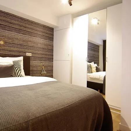 Luxury Leidseplein With Private Patio Couette-café 3*