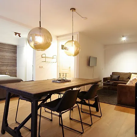 ベッド・アンド・ブレックファスト Luxury Leidseplein With Private Patio アムステルダム